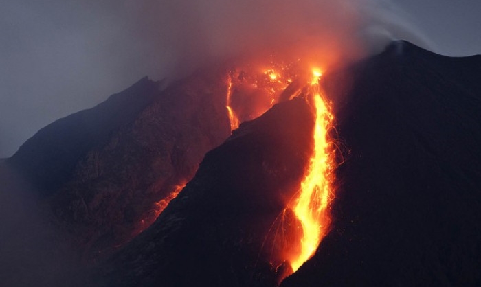 Sinabung Yanardağı'nda Patlama!