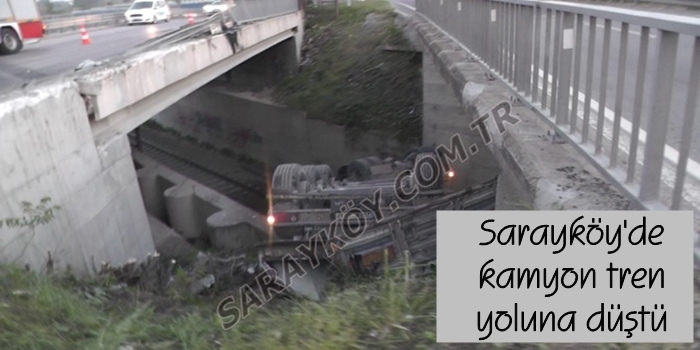 Sarayköy'de kamyon tren yoluna düştü