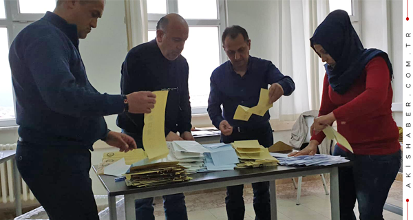 Sandıklar Açıldı