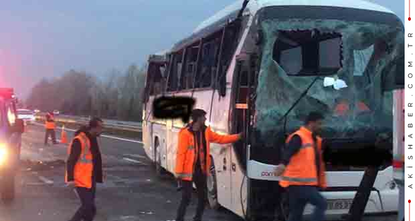 Pamukkale Turizm Otobüsü Devrildi: 30 Yaralı
