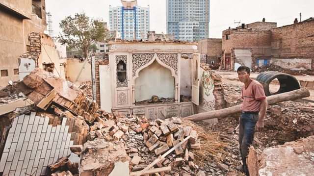 Çin, Doğu Türkistan'daki camileri yıkıyor!
