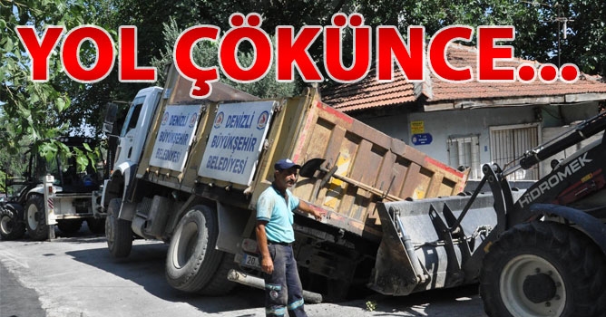 Zift yüklü kamyon, çöken yolda kaldı