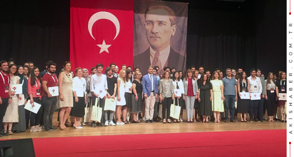 Ödüllerini Aldılar