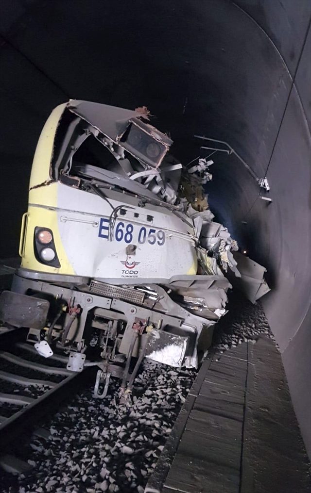 Bilecik'te tren kazası: 2 ölü