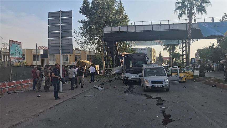 Adana'da çevik kuvvet otobüsüne saldırı: 5 yaralı
