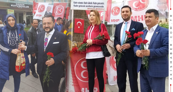 Denizli MHP Kadınlara Karanfil Dağıttı