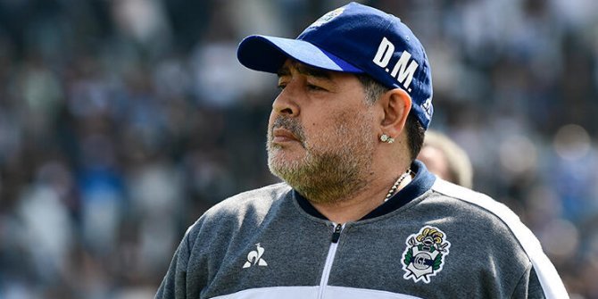 Diego Armando Maradona öldü