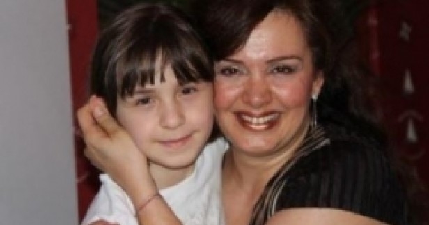 Esra Ceyhan tanınmaz halde