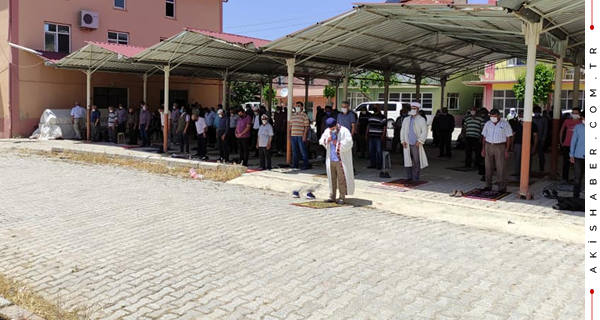 Denizli'de Eller Yağmur İçin Semaya Kalktı