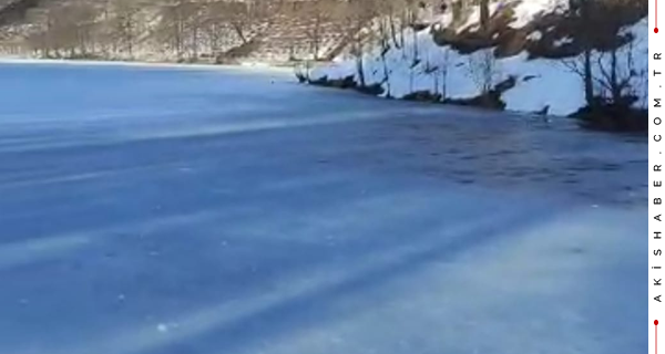 Buz Tutan Göl Görenleri Büyülüyor