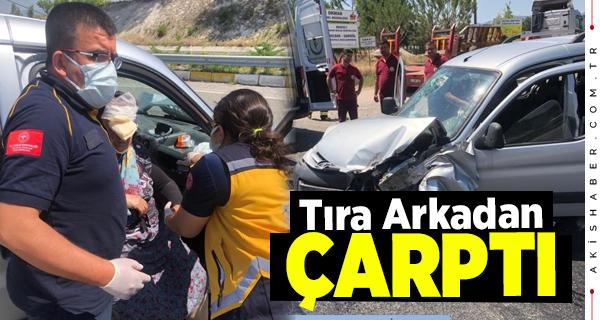 Denizli'de Otomobil Tıra Arkadan Çarptı: 2 Yaralı