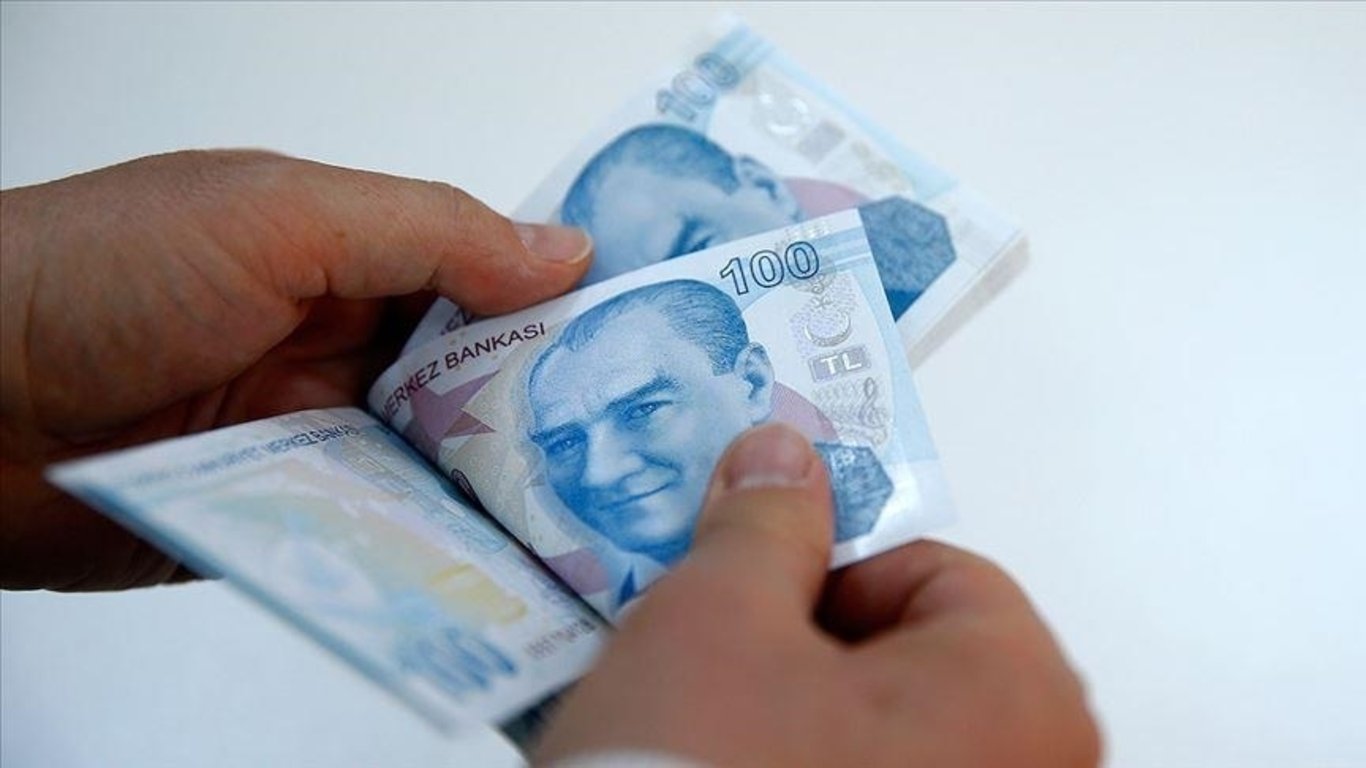 Araplara özel gece kulübünde Türk parası ayaklar altına alındı