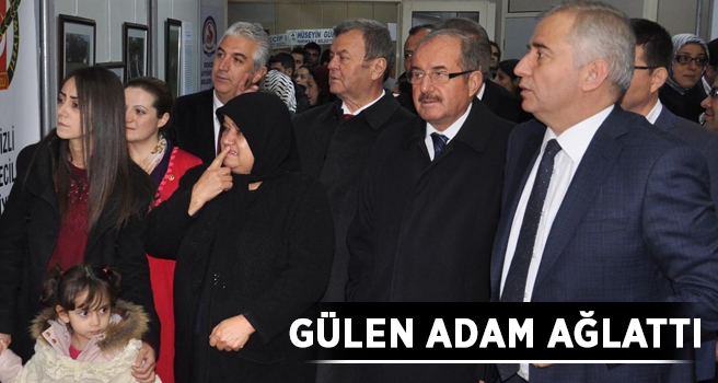 Gülen adam ağlattı