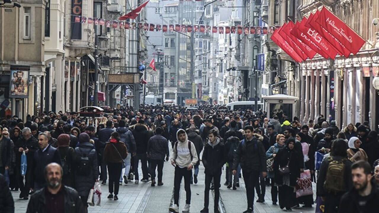 Araştırma: Türkiye'de dindarlık azalıyor, tarikat ve cemaatlere güvenilmiyor