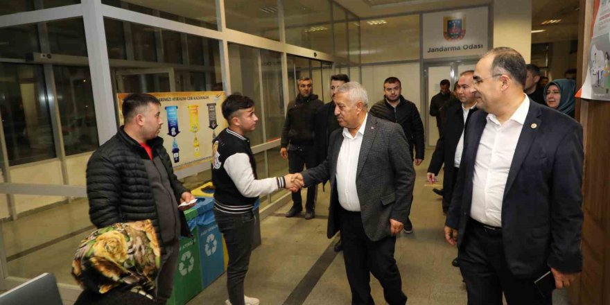 Başkan Zeybek belediye birimlerinin yeni yılını kutladı