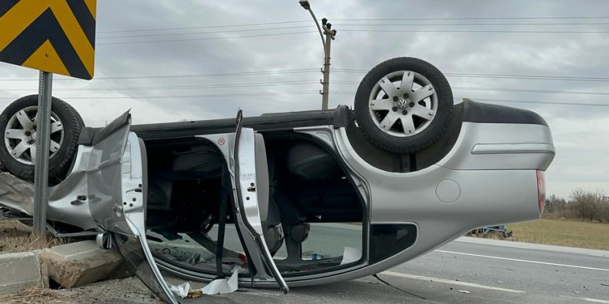 Patpat ile çarpışan otomobilde 3 kişi yaralandı