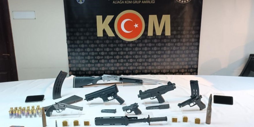 İzmir’de silah tacirine darbe: Ele geçirilenler arasında uçaksavar mühimmatı da var