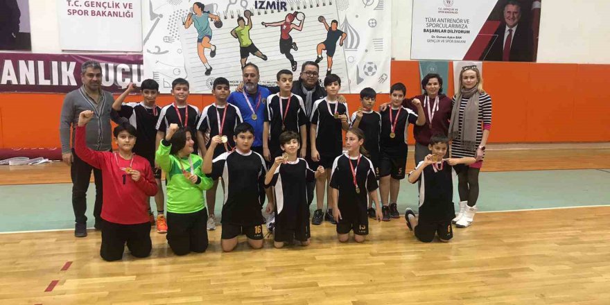 Köyceğiz Yunus Emre Ortaokulu Hentbol’da Bölge Şampiyonu oldu
