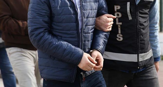 Aranan şüpheli takside yakalandı