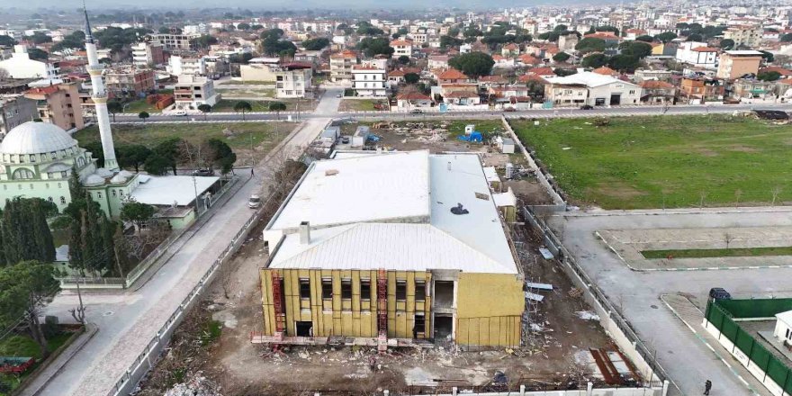 Bergama’nın yeni Gençlik Merkezi yapımında sona gelindi
