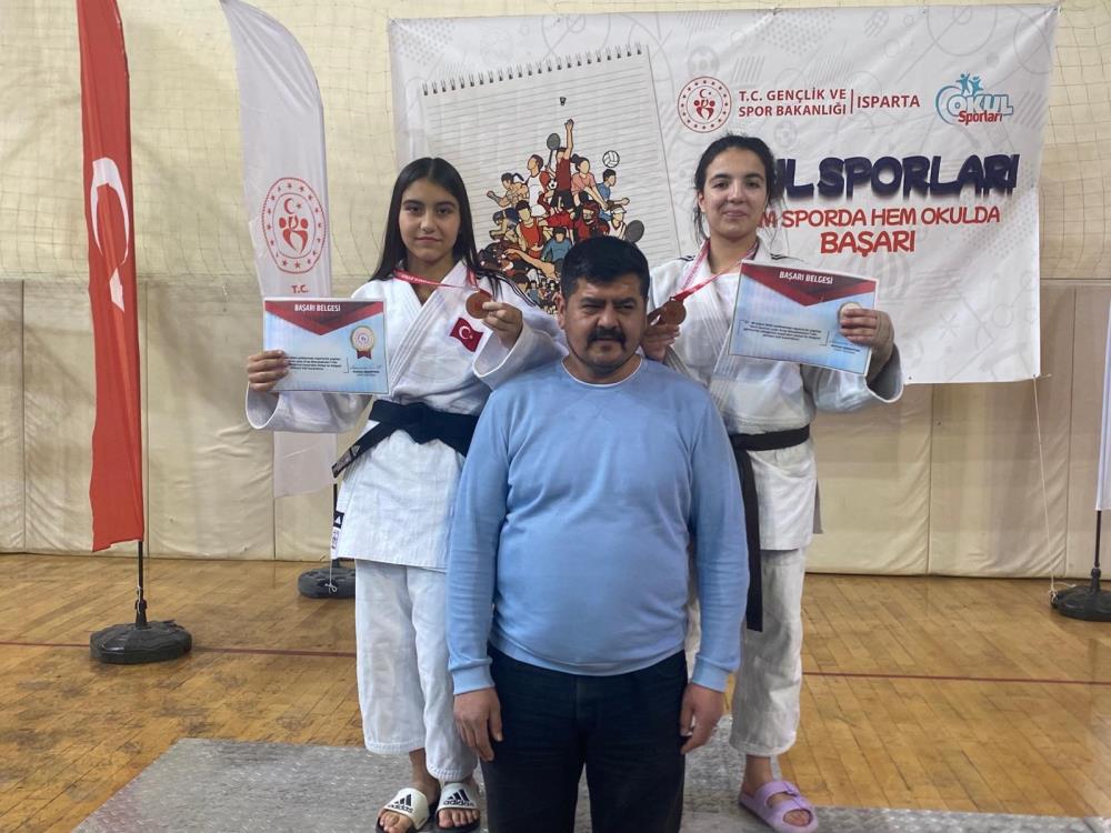 Aydın'ın başarılı kızları Türkiye finaline yükseldi