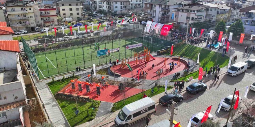 Muratdede’de yeni yapılan park ve halı sahanın açılışı yapıldı