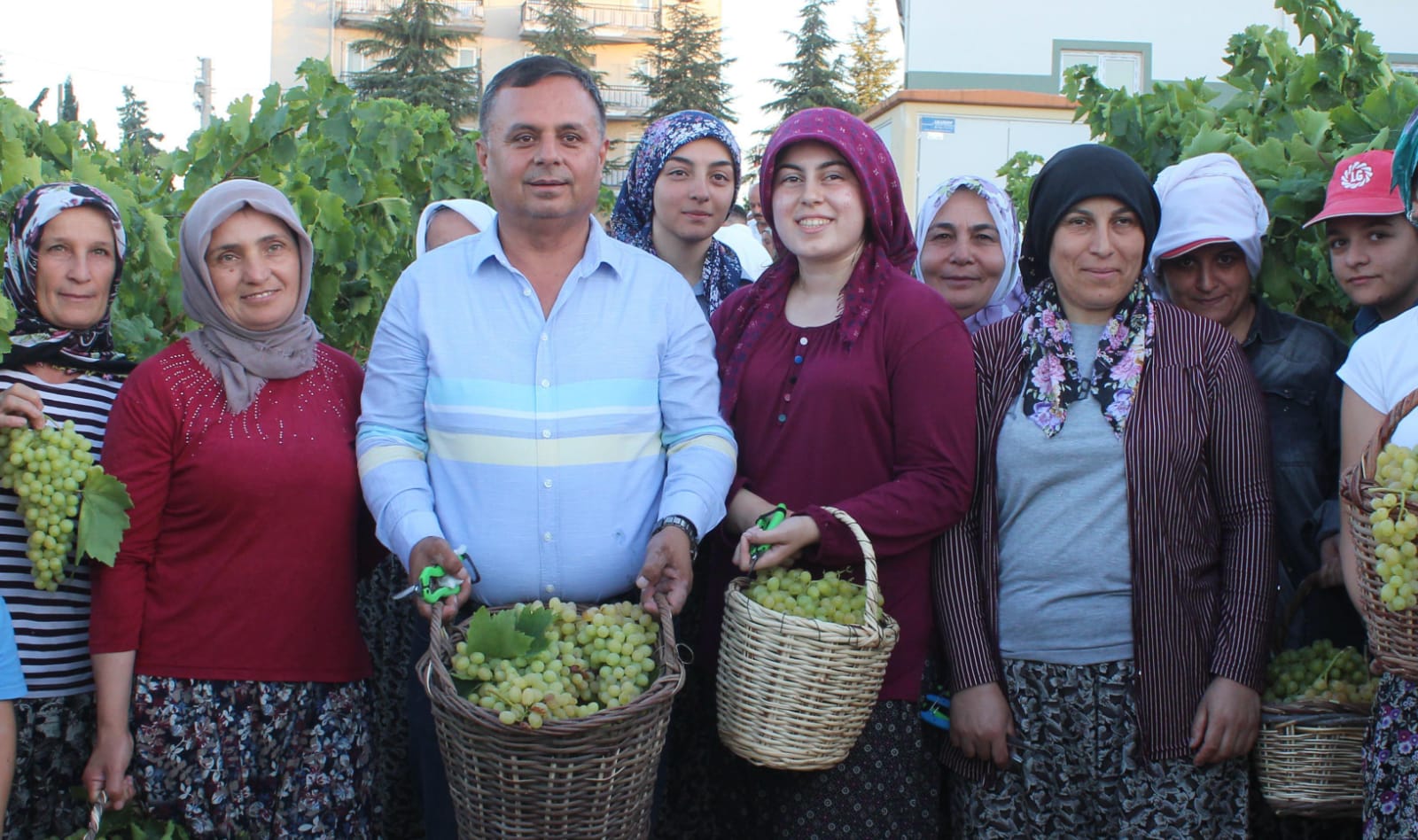 ÇAL’DA KADINLARA ÖZEL KUTLAMA PROGRAMI YAPILDI