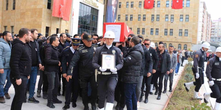 Şehit polis memurunun naaşı silah arkadaşları tarafından Denizli’ye uğurlandı