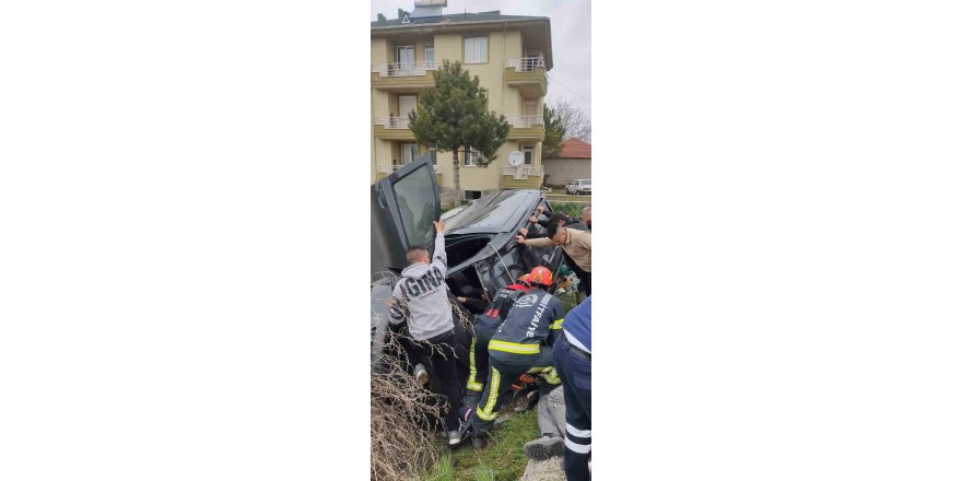 İki aracın çarpıştığı kazada 4 kişi yaralandı