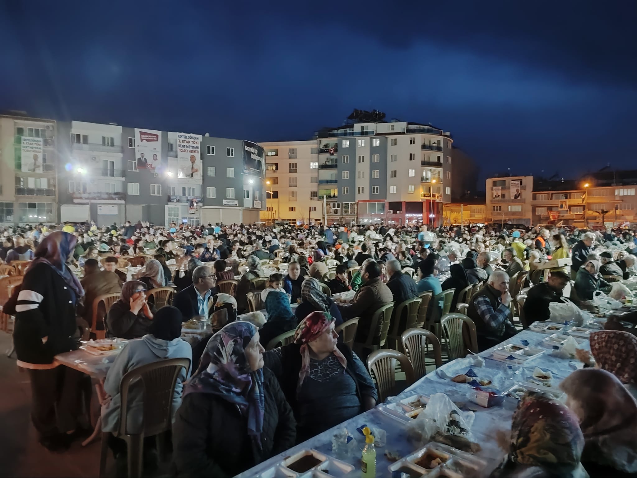 Sarayköy Belediyesi’nin iftar sofrasında binler buluşuyor