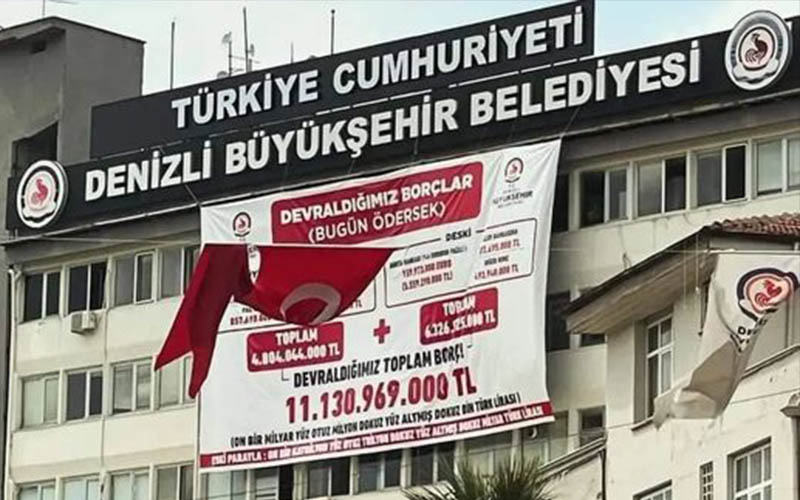 BÜYÜKŞEHİRE TÜRKİYE CUMHURİYETİ GELDİ
