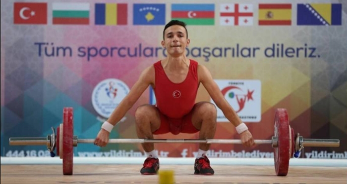 Halterde Denizli'ye iki madalya geldi