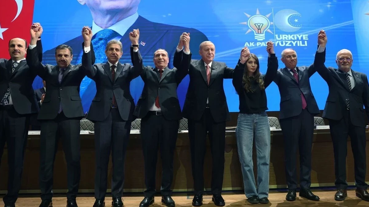 4 belediye başkanı AKP'ye katıldı