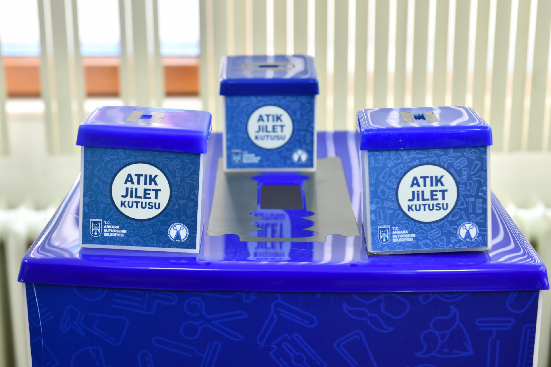 ABB VE BERBERLER İŞ BİRLİĞİNDE ATIK JİLETLERİ TOPLAMA KAMPANYASI