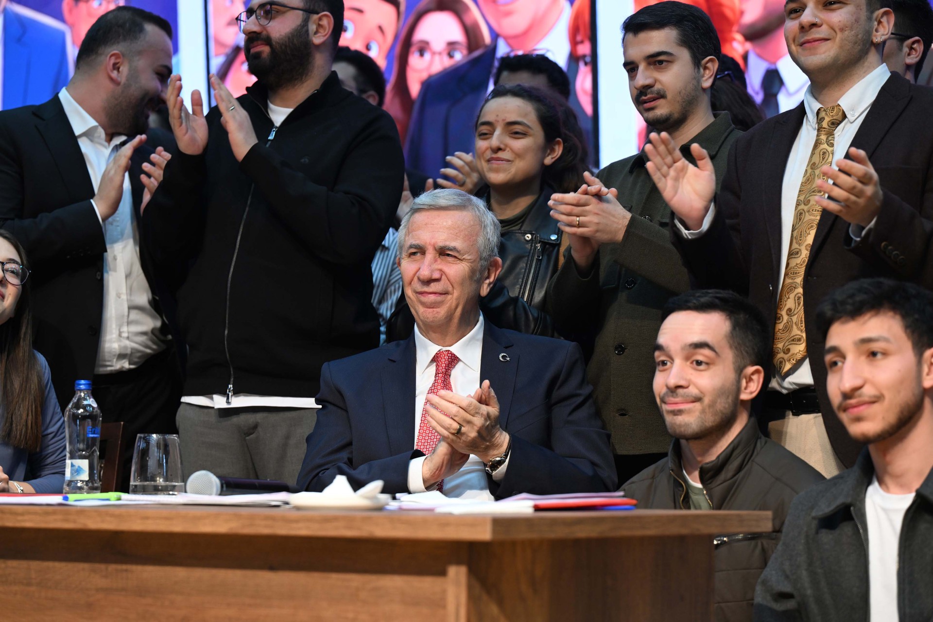 “GENÇLERİN AKLINA İHTİYACIM VAR”