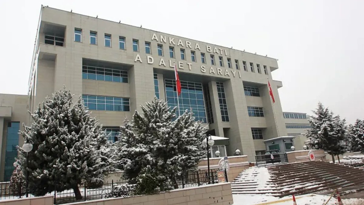 Adliye memuru altınları çaldı