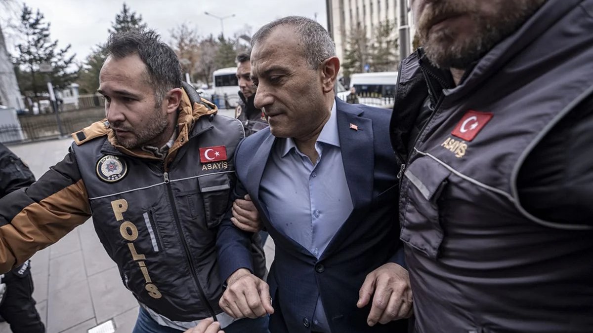 Ben devletin valisiyim, emniyette ifade vermem