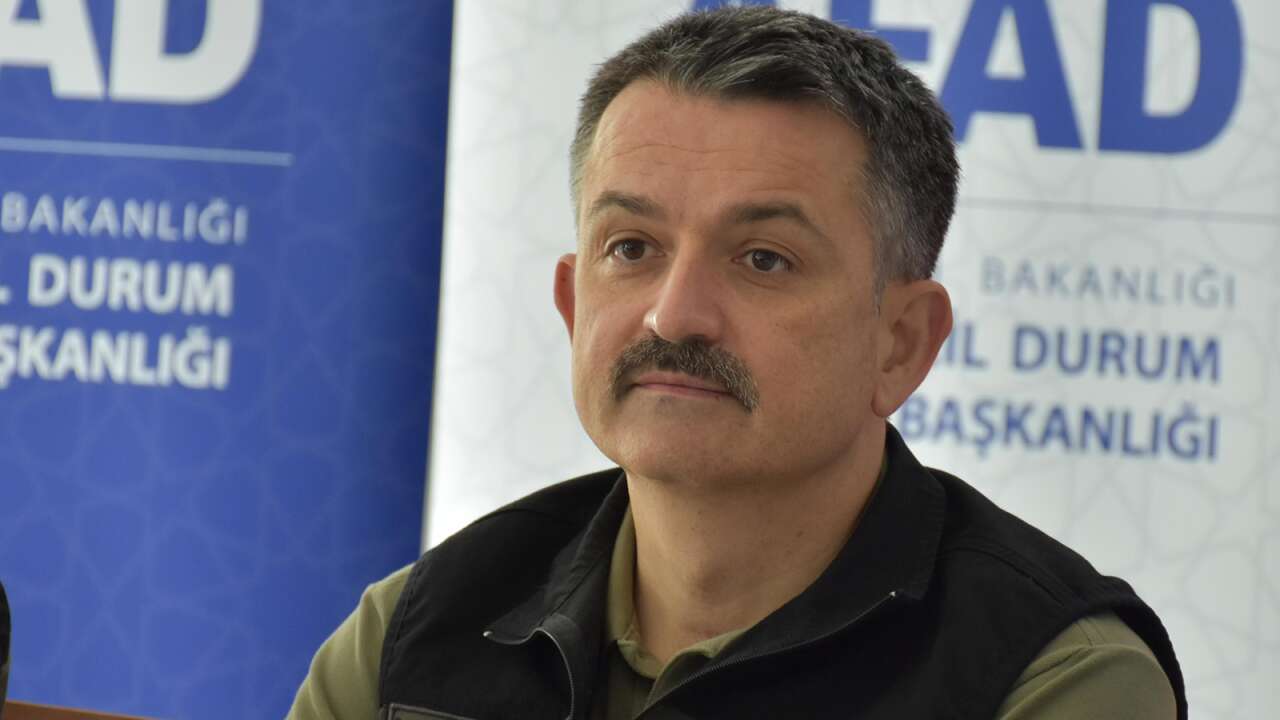 Eski AK Partili bakan BİM'e girdi