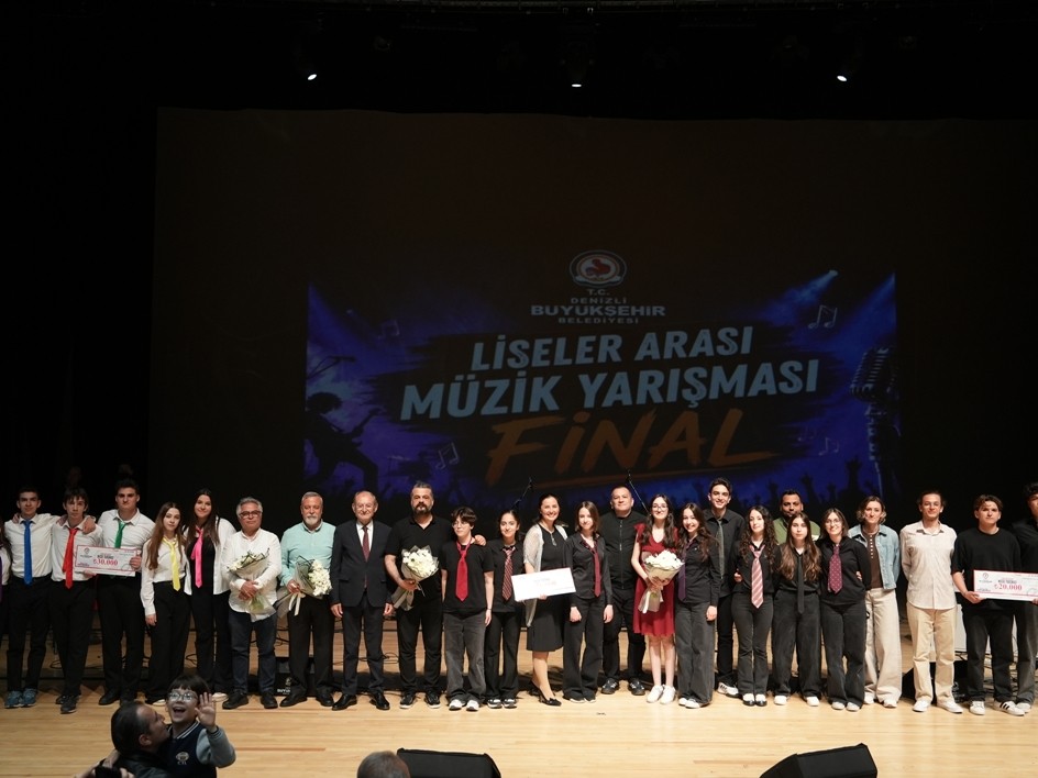 Potadan zirveye, sahneden ödüle “19 Mayıs”
