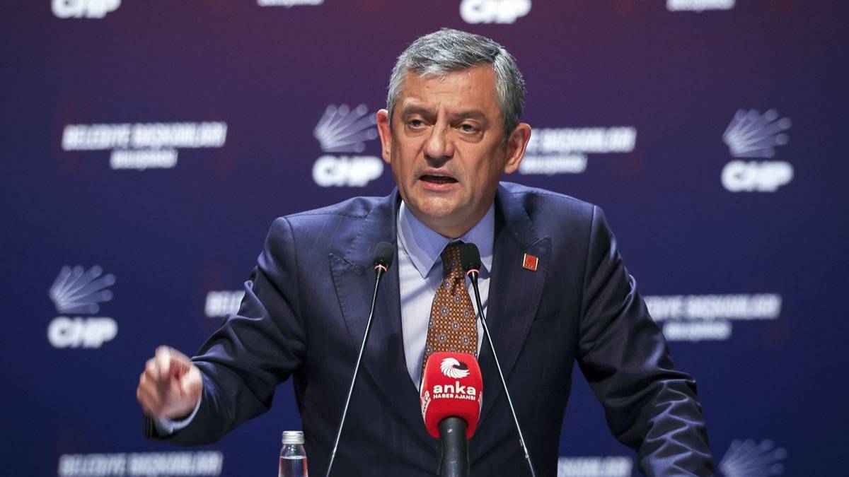 Özgür Özel CHP’nin Grup Başkanı oldu