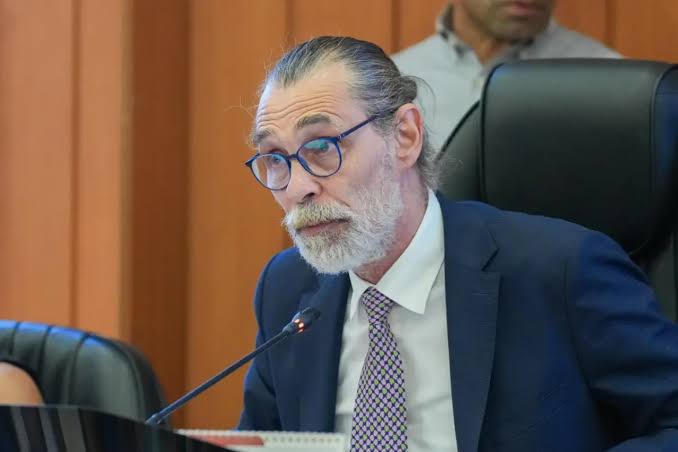 Erdal Beşikçioğlu görevden uzaklaştırıldı