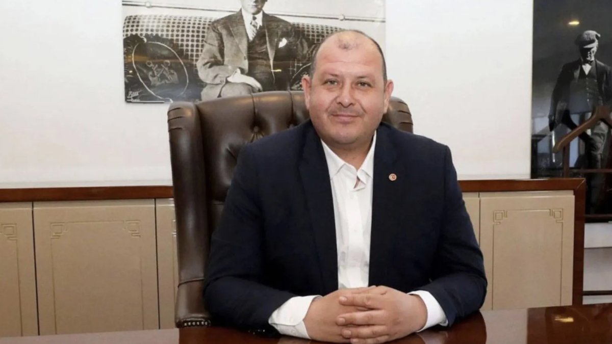 Menderes Belediyesi'ne operasyon