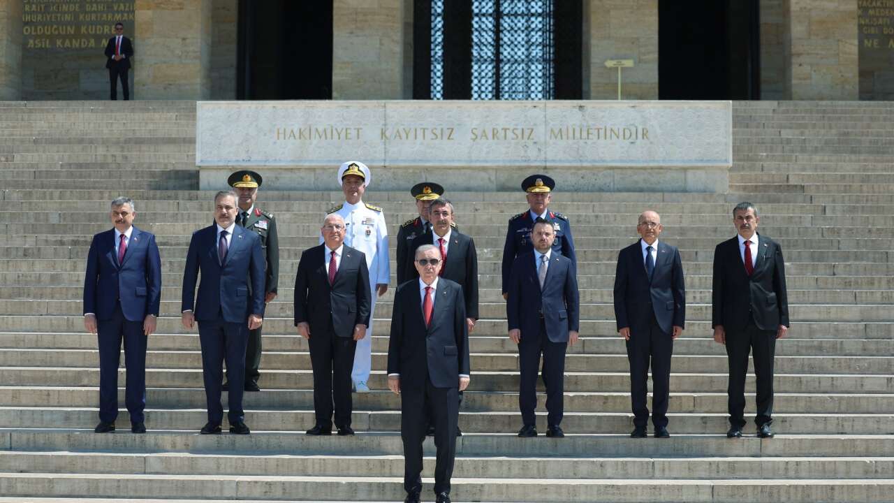 63 general emekli edildi
