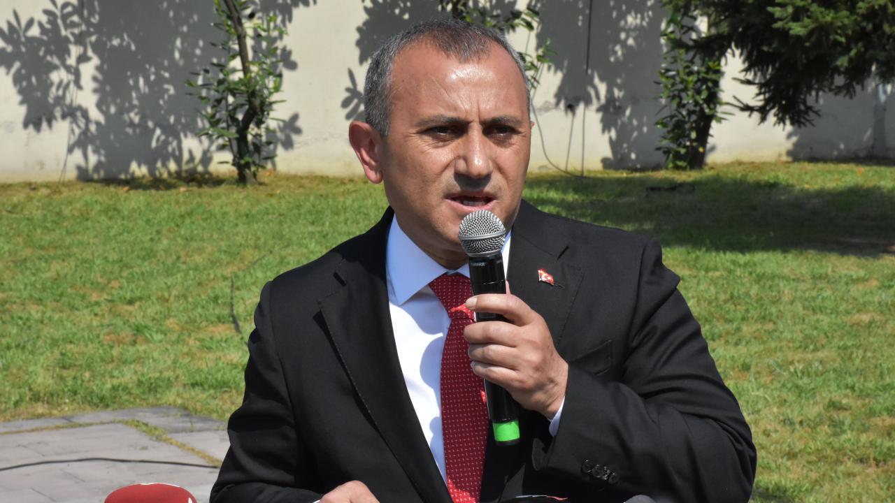 Çete Lideri Gibi Davranan Vali!