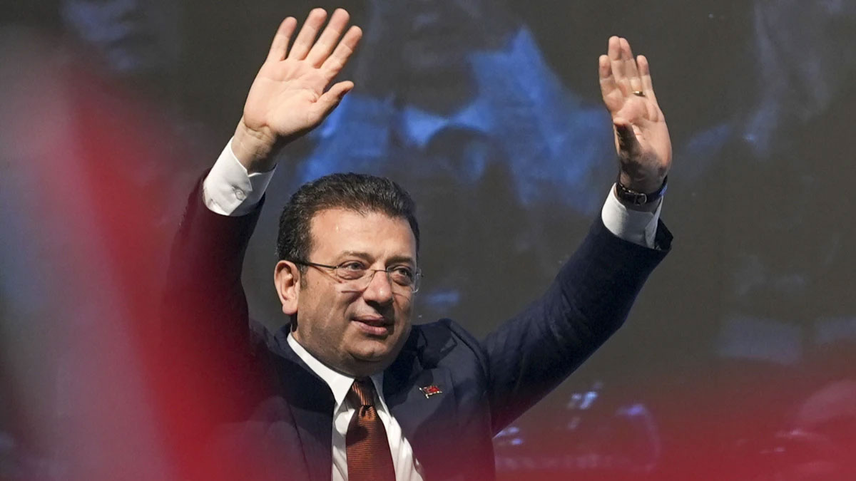 Ekrem İmamoğlu CHP'den istifa etti