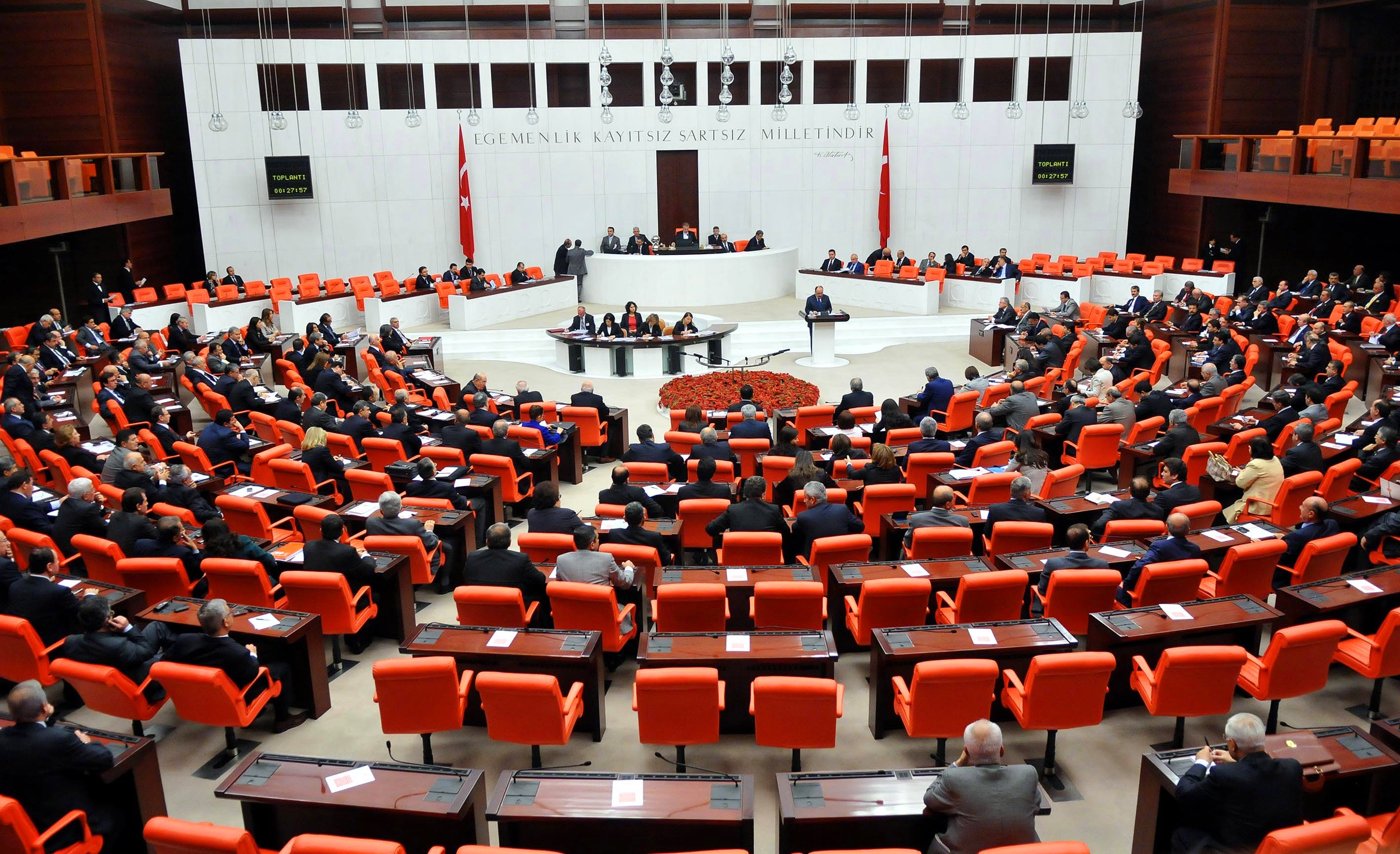 Gizli gizli demokrasi geliyor