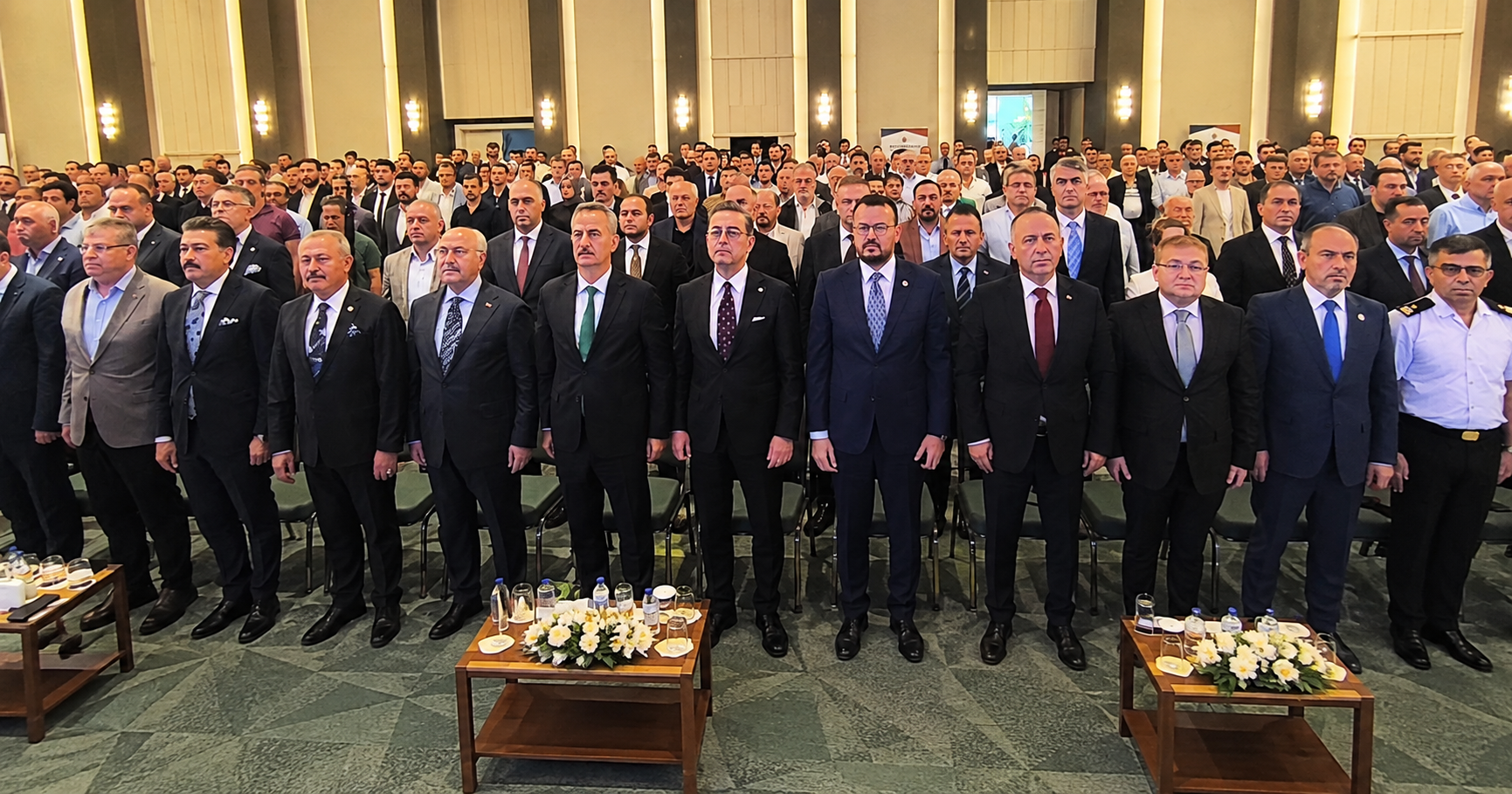MİLLETVEKİLİ ARPACI SALONU TERK ETTİ