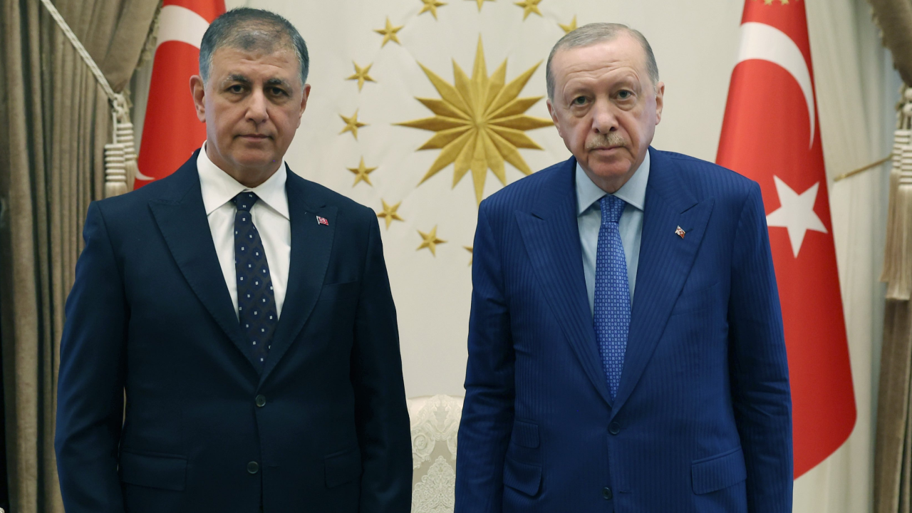 Cemil Tugay ve 12 Vekil AK Parti'ye Katılacak