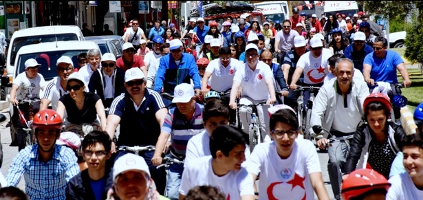 Acıpayam'da Bisikletli 19 Mayıs Coşkusu