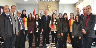 Bayan Badminton Takımından Başkan Akyol'a Ziyaret